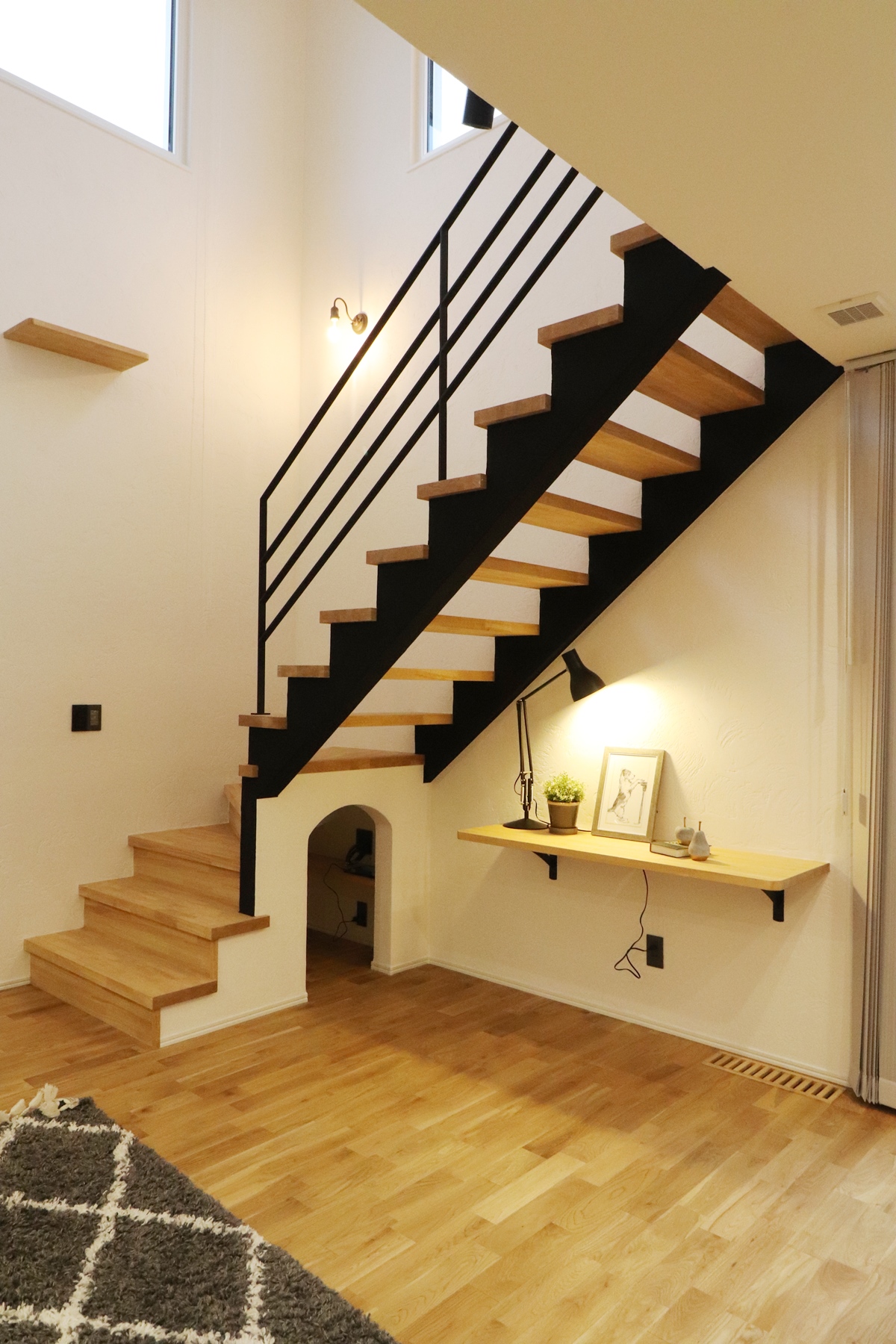 注文住宅：開放的な階段デザイン