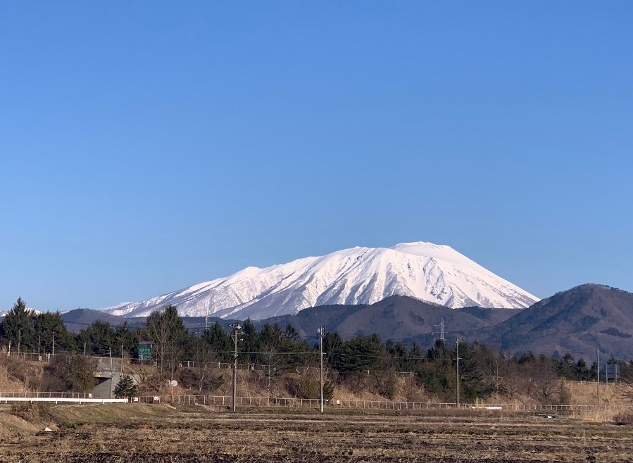 3-24滝沢からの岩手山の画像