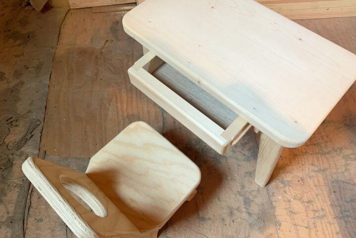 木の端材で創った椅子と机