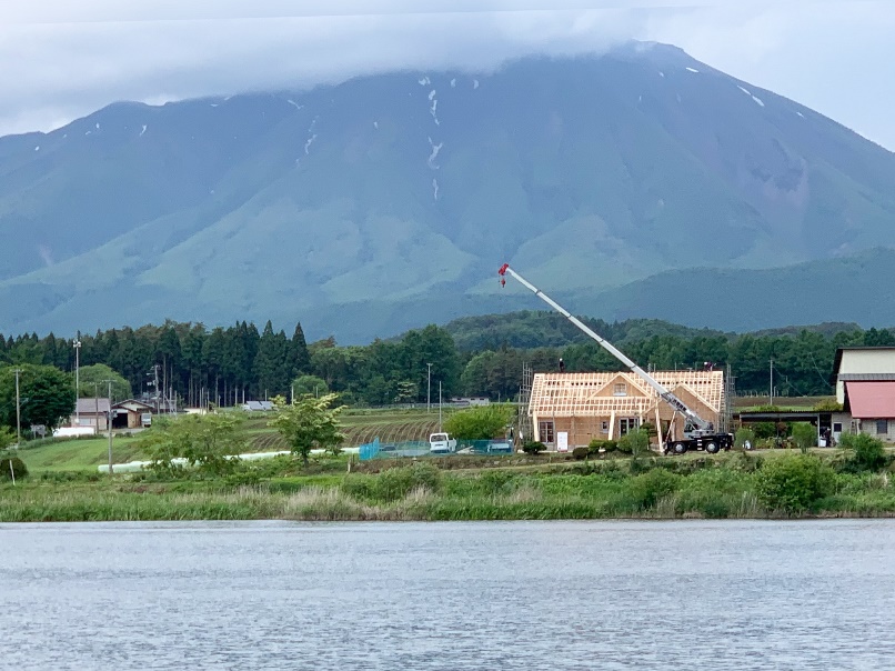岩手県滝沢市で高断熱な注文住宅上棟の画像
