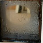 窓周囲熱橋と3層ガラス：熱橋未対策での結露の画像