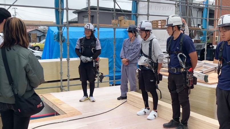 岩手県北上市で注文住宅で暖かい家を上棟作業の画像