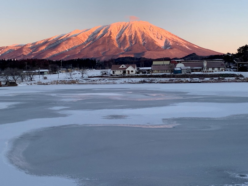 南部赤富士的岩手山の画像