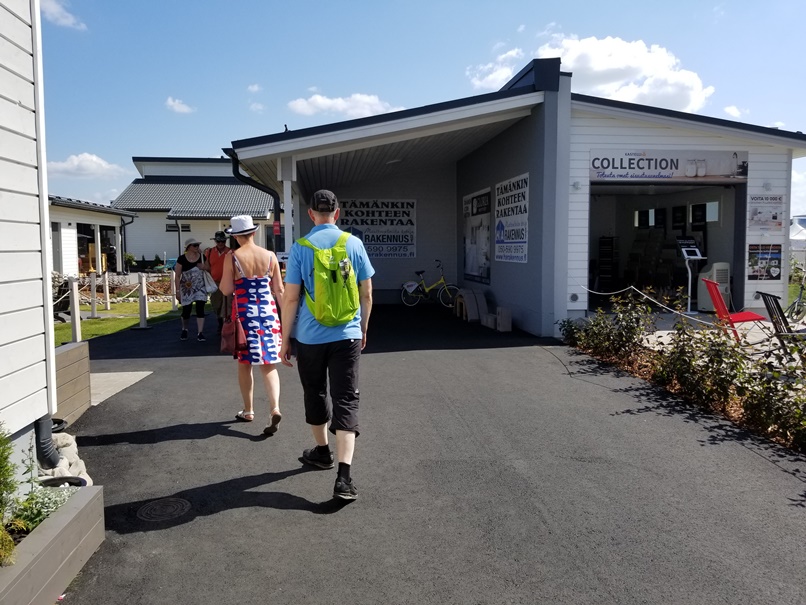 北欧の住宅展示場15(17)よく観る一般的なガレージスタイルの画像
