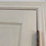 アメリカの家では一般的なドアケーシングの画像
