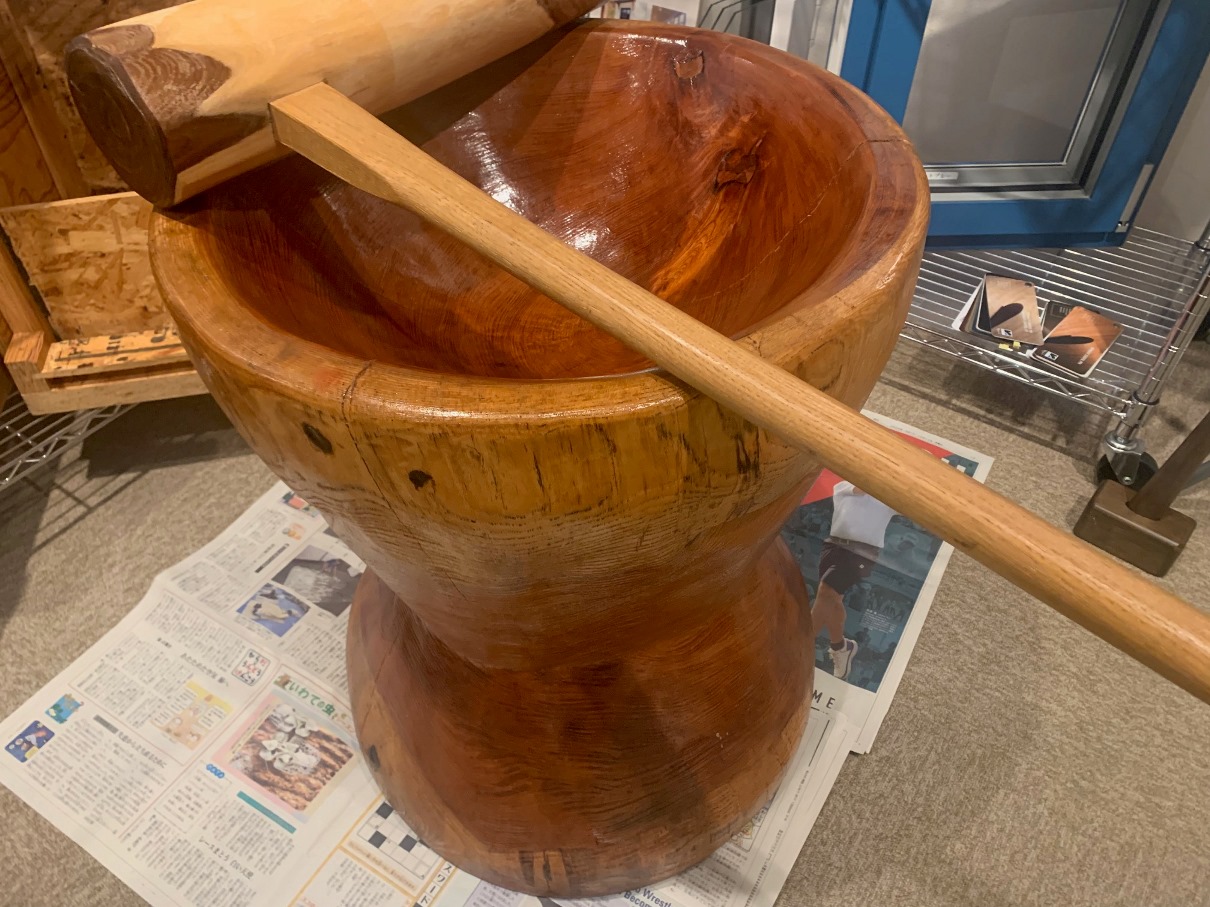 ケヤキの杵と臼の画像