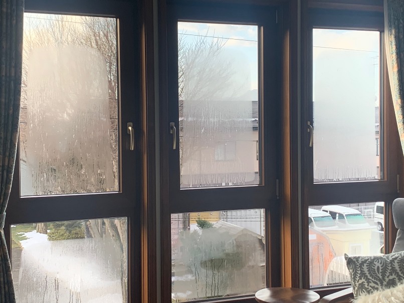 2階3層ガラス外側結露の画像