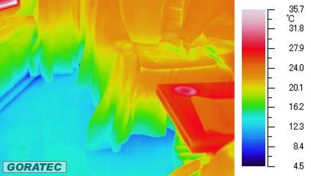 寒い家！冷える足元の画像