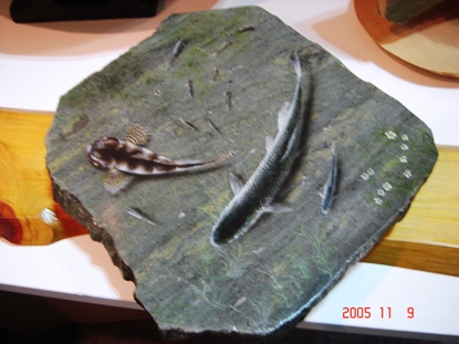 石にお魚の画像