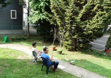 友と過ごす朝の画像