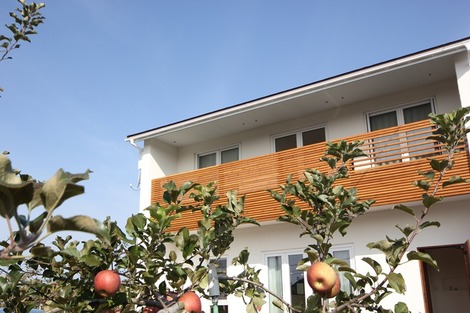 リンゴ畑の家 (1)