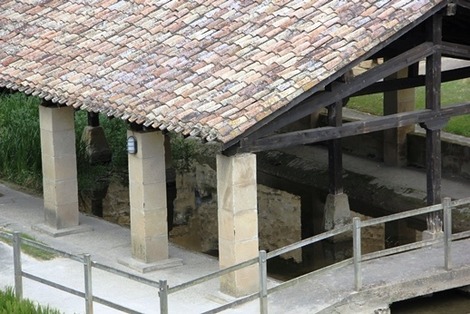 南欧の洗濯場 (2)の画像