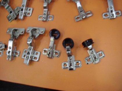 家具の扉金具の画像