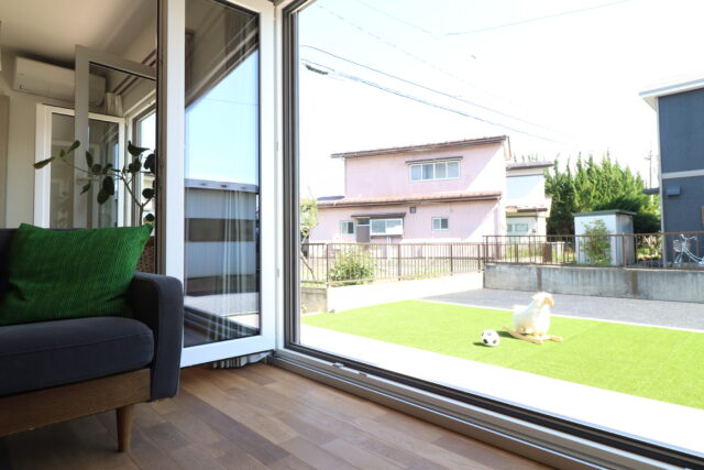 フォールディングドア庭｜盛岡市で高断熱高気密新築一戸建てを考えるなら大共ホームの画像