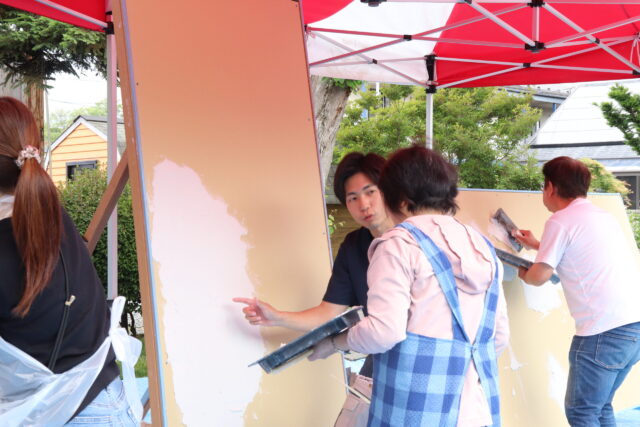 現場監督から塗り方をお伝え|岩手県で自然素材にこだわった注文住宅を建てるなら大共ホームの画像