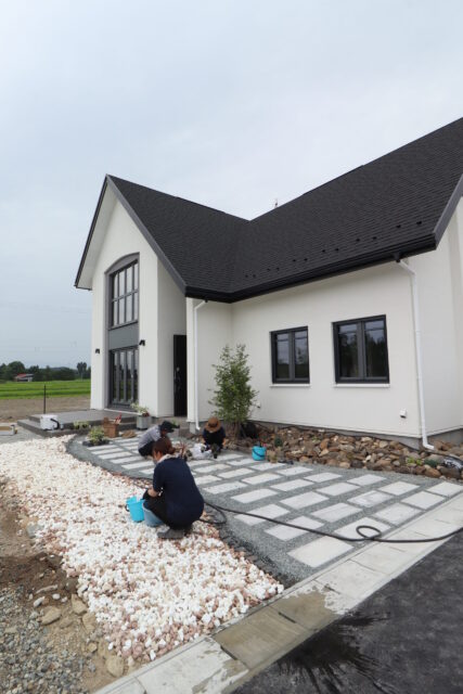 展示場手作りアプローチ｜岩手県で自然素材にこだわった注文住宅を建てるなら大共ホームの画像