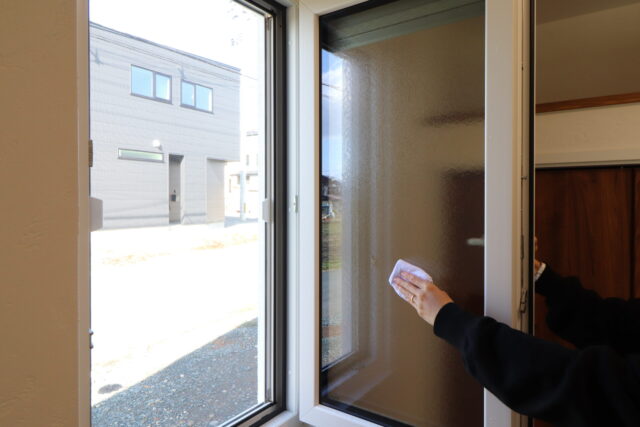 手入れがしやすい窓|岩手県のドイツ製窓のお家は大共ホームの画像