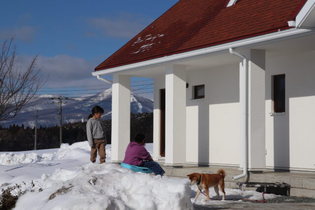 ウォーターフロント　 　雪と子供｜注文住宅をお考えなら大共ホームの画像