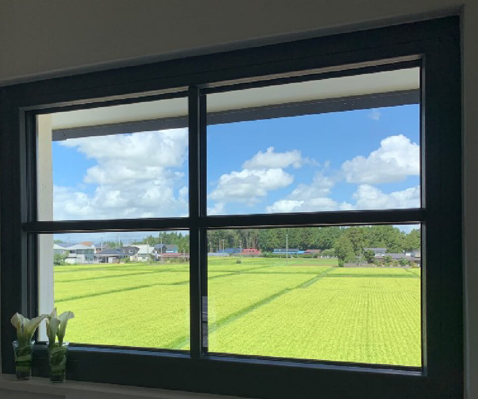 格子窓の建築実例1｜高断熱高気密の新築一戸建ては株式会社大共ホームの画像