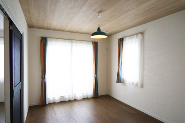 滝沢市鵜飼狐洞│西海岸風PX-1のお家の寝室の画像