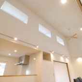 平屋でも叶えられる、プチ吹抜け空間の画像