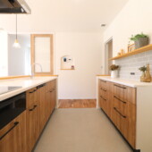 盛岡市中堤町｜『超』省エネな　格子窓の家キッチン｜大共ホームの画像