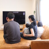 ご家族後ろ姿S様｜岩手県で高断熱高気密注文住宅を考えるなら大共ホームの画像