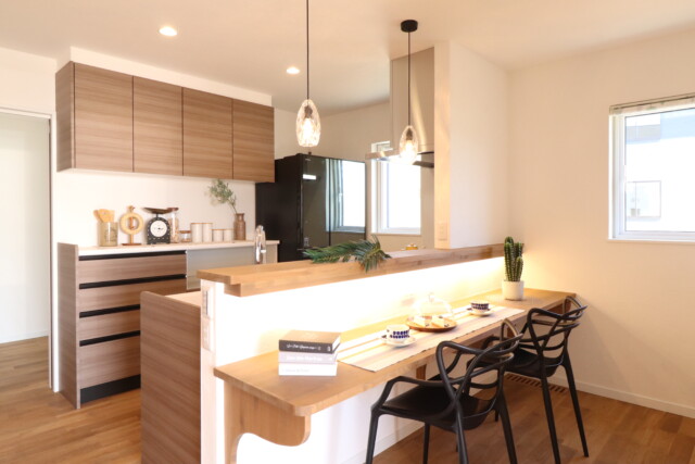 80坪の3世帯住宅キッチン｜盛岡市で高断熱新築一戸建てを考えるなら大共ホーム