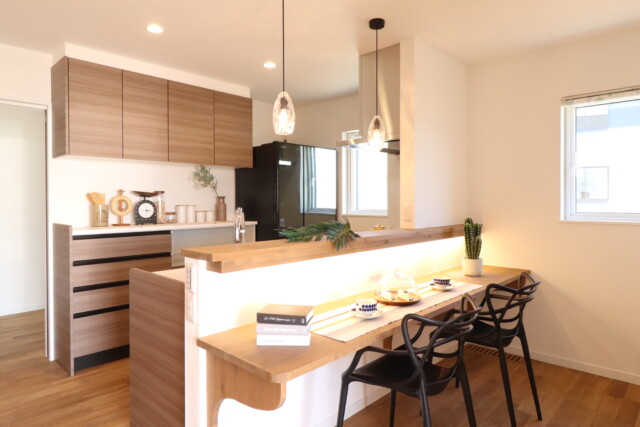 80坪の3世帯住宅キッチン|盛岡市で高断熱新築一戸建てを考えるなら大共ホームの画像