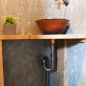 2階にあるトイレの造作洗面の画像