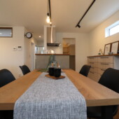 キッチンとダイニングが直列した間取り｜岩手県で高断熱高気密新築一戸建てを考えるなら大共ホームの画像