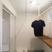 造作カウンターがある使い勝手の良い洗面室｜盛岡市で高断熱高気密注文住宅を考えるなら大共ホームの画像