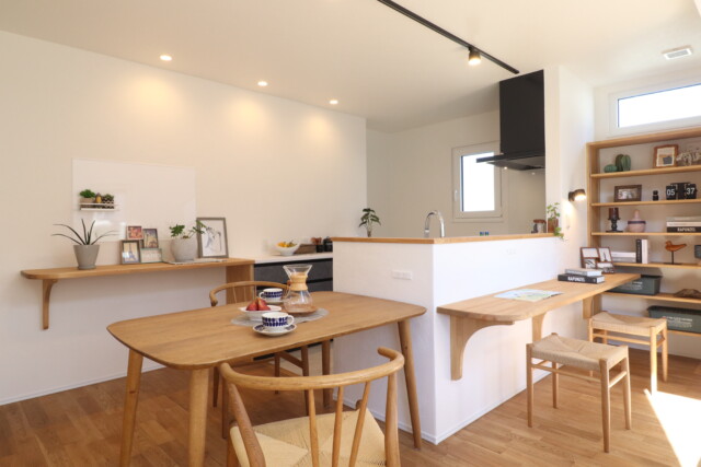 カウンター付のキッチン|高断熱高気密注文住宅の大共ホームの画像