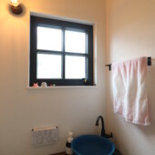 中堤町施主インタビュー　トイレ窓｜岩手県で高断熱高気密注文住宅を考えるなら大共ホームの画像
