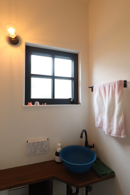 中堤町施主インタビュー　トイレ窓｜岩手県で高断熱高気密注文住宅を考えるなら大共ホームの画像