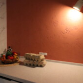 オレンジのスペイン漆喰｜盛岡市で大屋根のお家をお考えの方は高断熱高気密注文住宅の大共ホームの画像