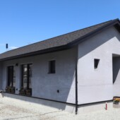 グレー漆喰の平屋｜盛岡市で平屋をお考えの方は高断熱高気密注文住宅の大共ホームの画像