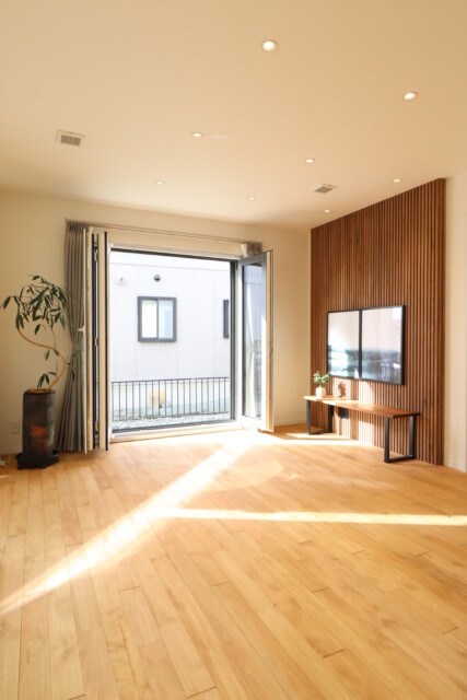 4連フォールディング窓のオープン画像｜岩手県で高断熱高気密注文住宅を考えるなら大共ホームの画像