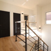 2階ホールアイアン手摺｜Ua値0.23の高断熱高気密注文住宅大共ホームの画像