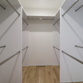 1階のファミリークローゼット｜Ua値0.23の高断熱高気密注文住宅大共ホームの画像