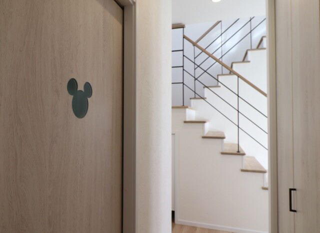ディズニーの扉｜Ua値0.23の高断熱高気密注文住宅大共ホームの画像