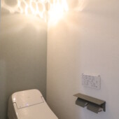 水面のペンダントライト｜盛岡市で高断熱新築一戸建てを考えるなら大共ホームの画像