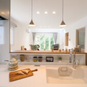 ペンダントライトを2つ下げた｜Ua値0.23の高断熱高気密注文住宅大共ホームの画像