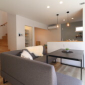 ソファータイプのダイニングセット｜盛岡市で高断熱高気密住宅を建てるなら大共ホームの画像