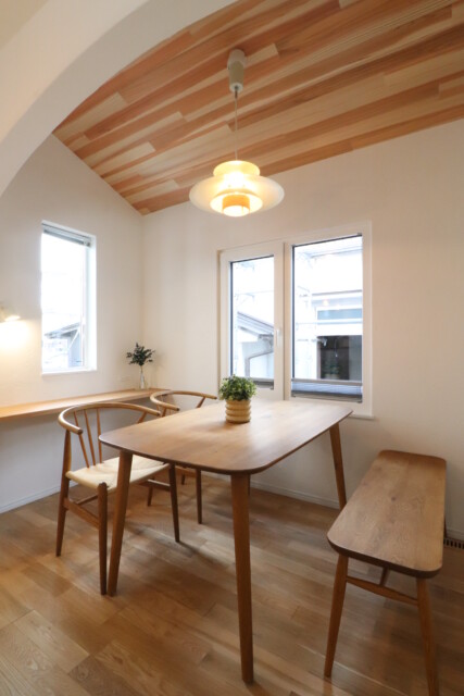 お施主様こだわりのダイニング｜岩手県で高断熱新築一戸建てを考えるなら大共ホームの画像