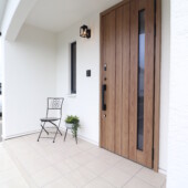 玄関入り口の広いタイルスペース｜花巻市で高断熱高気密住宅を建てるなら大共ホームの画像