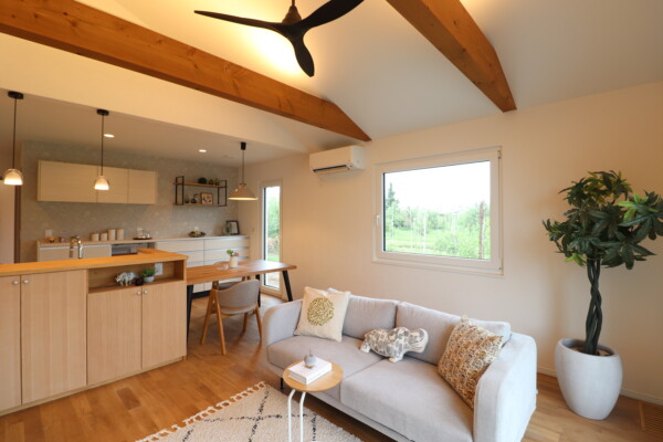 リビングにはシーリングファンを設置｜花巻市で高断熱高気密住宅を建てるなら大共ホームの画像