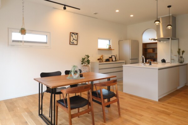 広々としたダイニンスペース｜盛岡市で高断熱高気密住宅を建てるなら大共ホームの画像