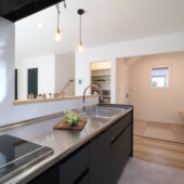 キッチンから畳スペースが見えて安心｜盛岡市で高断熱高気密住宅を建てるなら大共ホームの画像