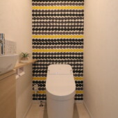 トイレ正面にアクセントクロスを採用｜盛岡市で高断熱高気密住宅を建てるなら大共ホームの画像